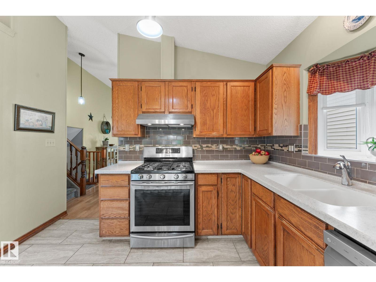 4224 33A ST NW - 10