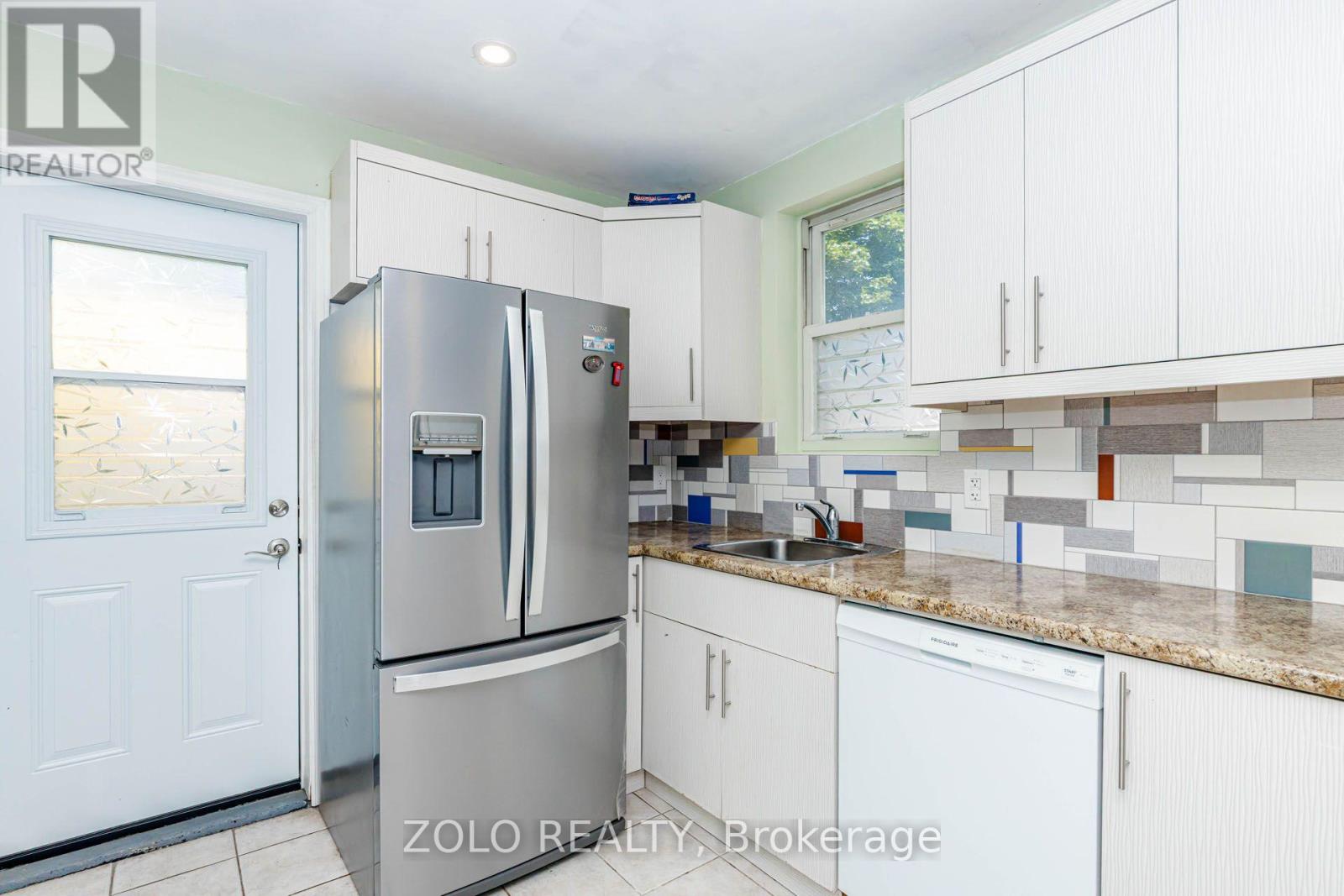 236 PARKDALE AVENUE S - 14