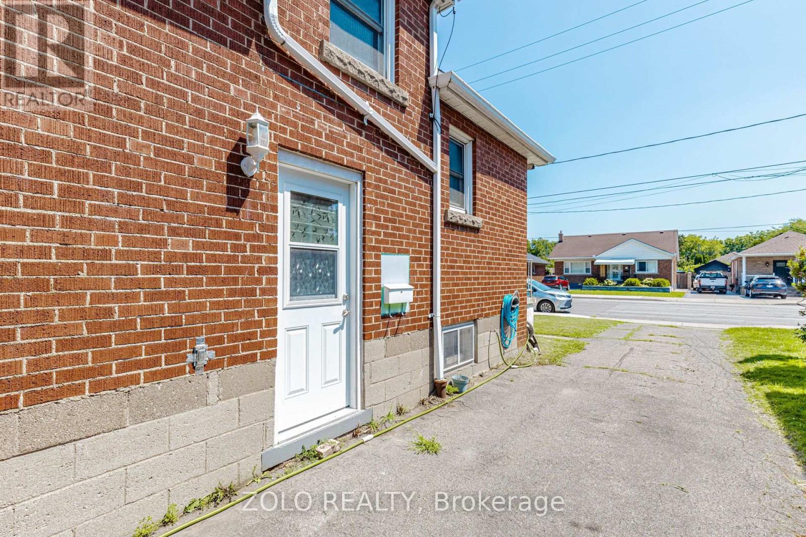 236 PARKDALE AVENUE S - 36