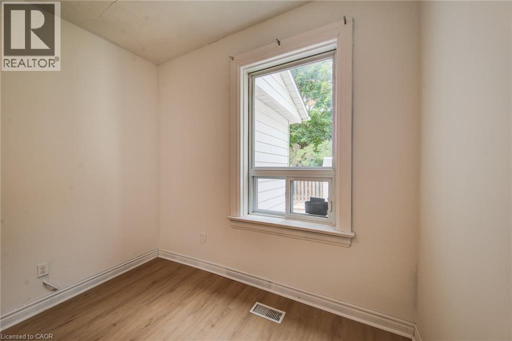 24 HOHNER Avenue - 21