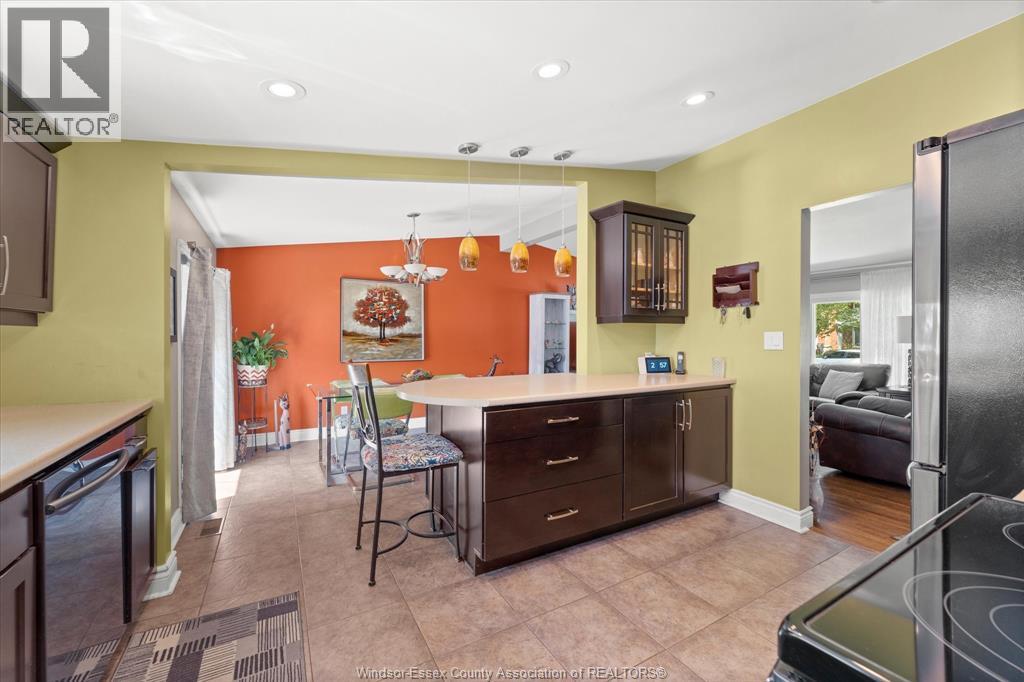 4235 MITCHELL CRESCENT - 11