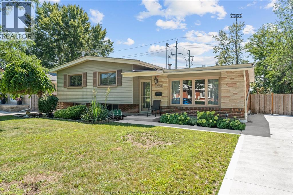 4235 MITCHELL CRESCENT - 3