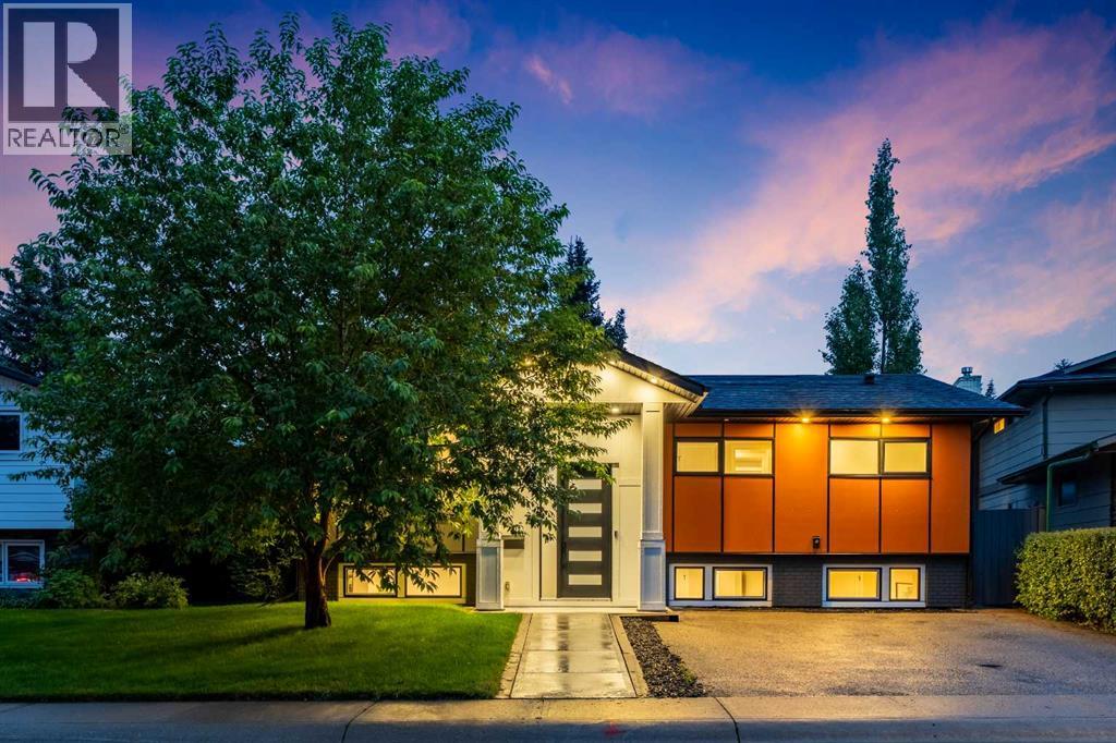 Property for sale at 100 Lake Crimson Close SE