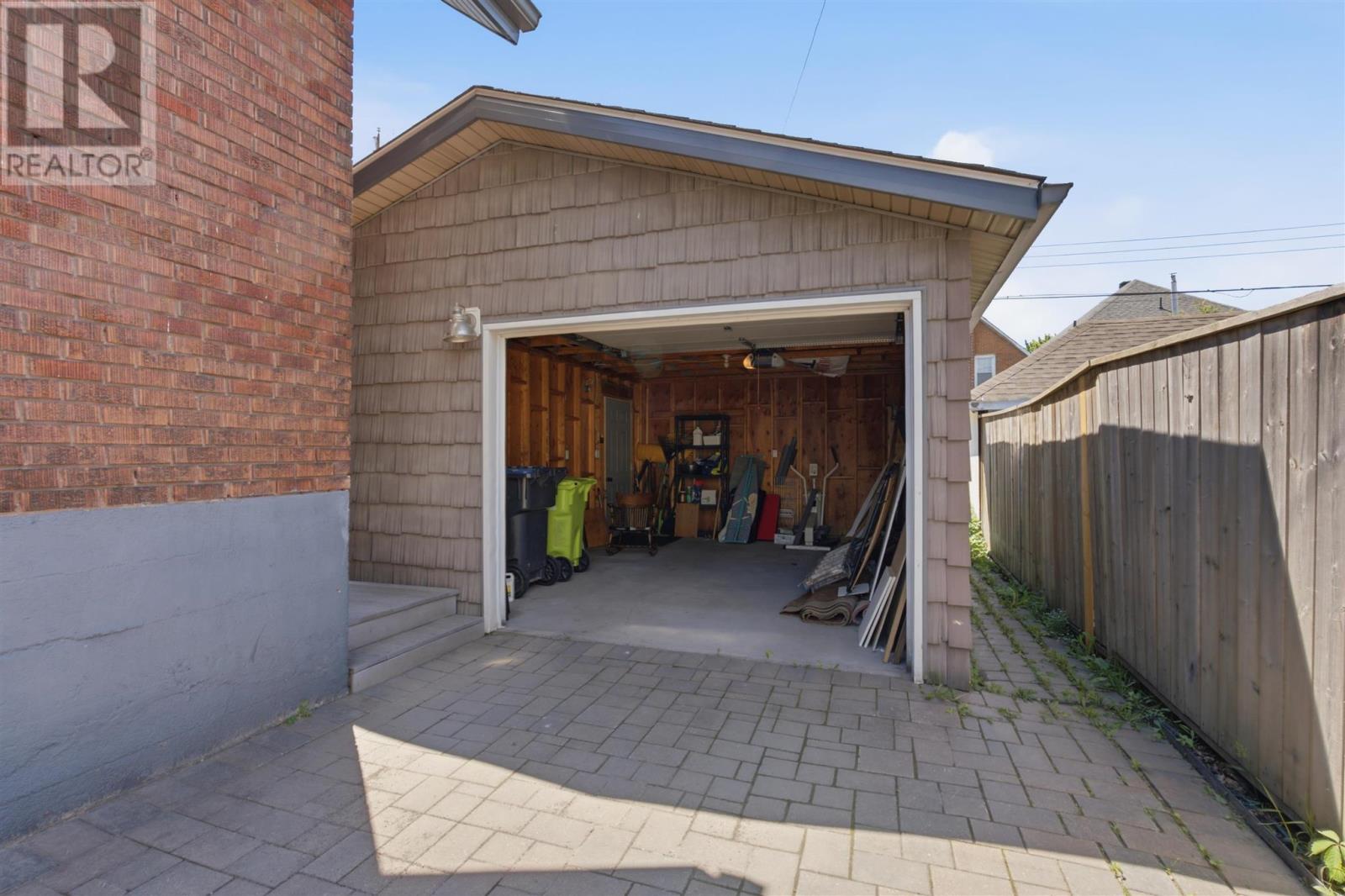 127 Albert ST W - Image 30