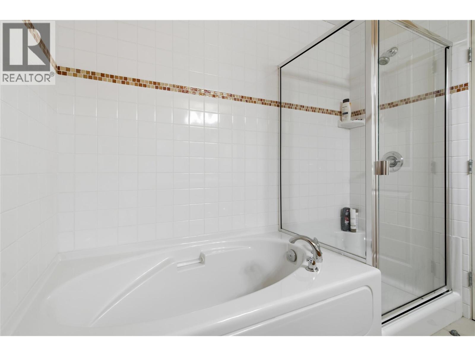 #2 1294 Deodar Road - 16