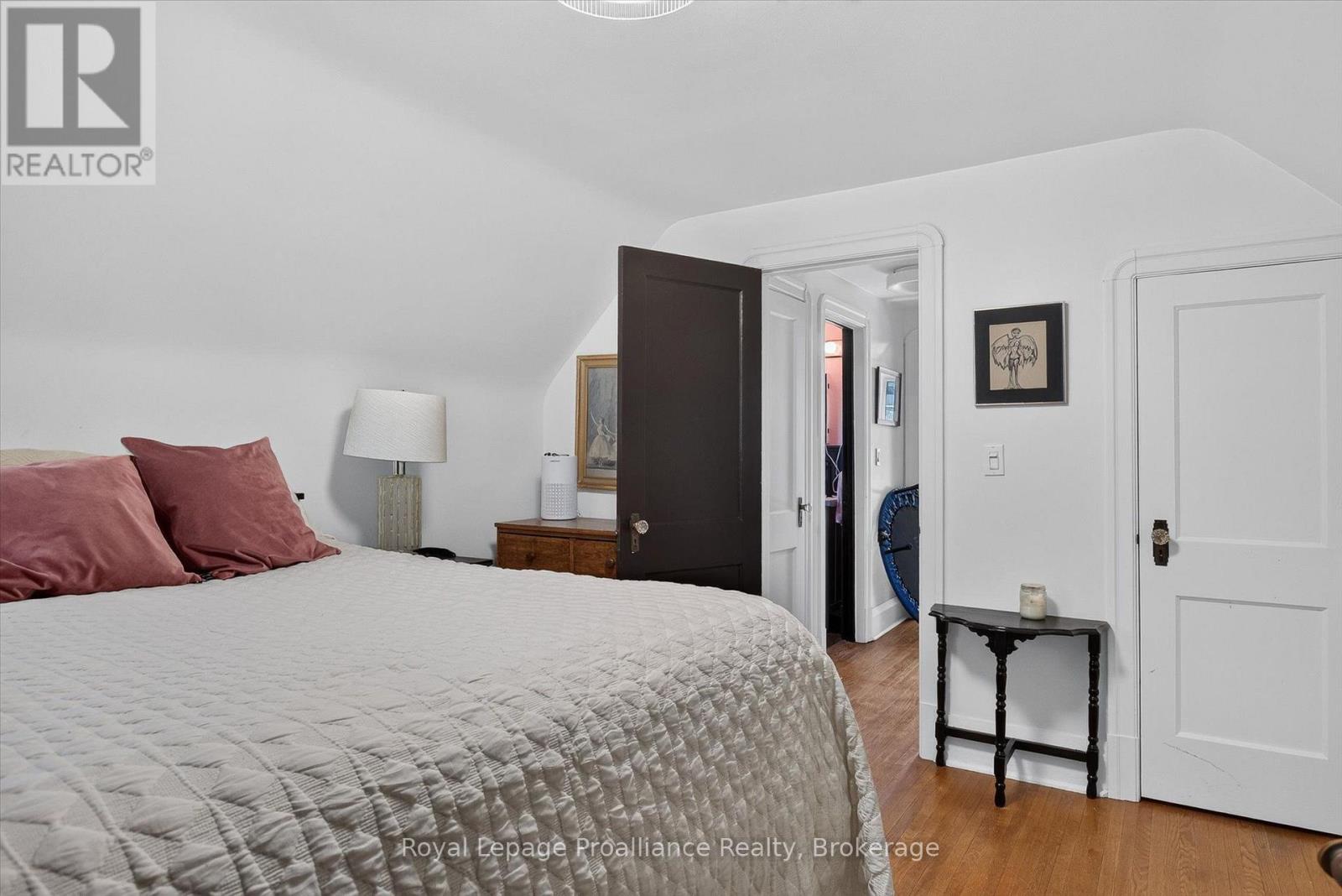 71 LANSDOWNE STREET W - 23