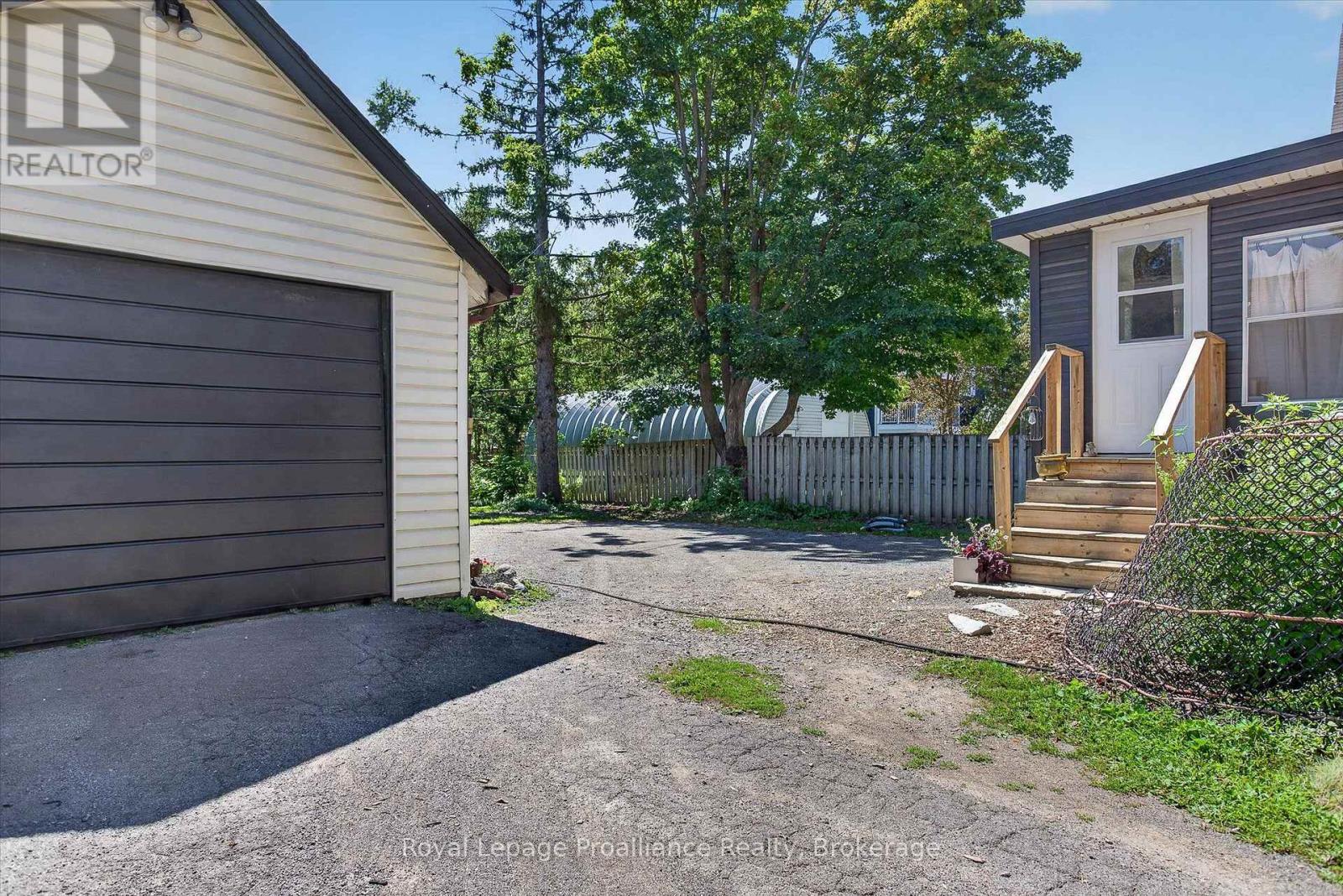 71 LANSDOWNE STREET W - Image 41