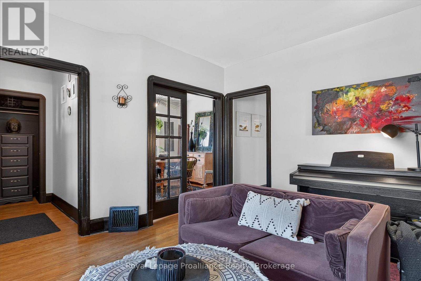 71 LANSDOWNE STREET W - Image 7