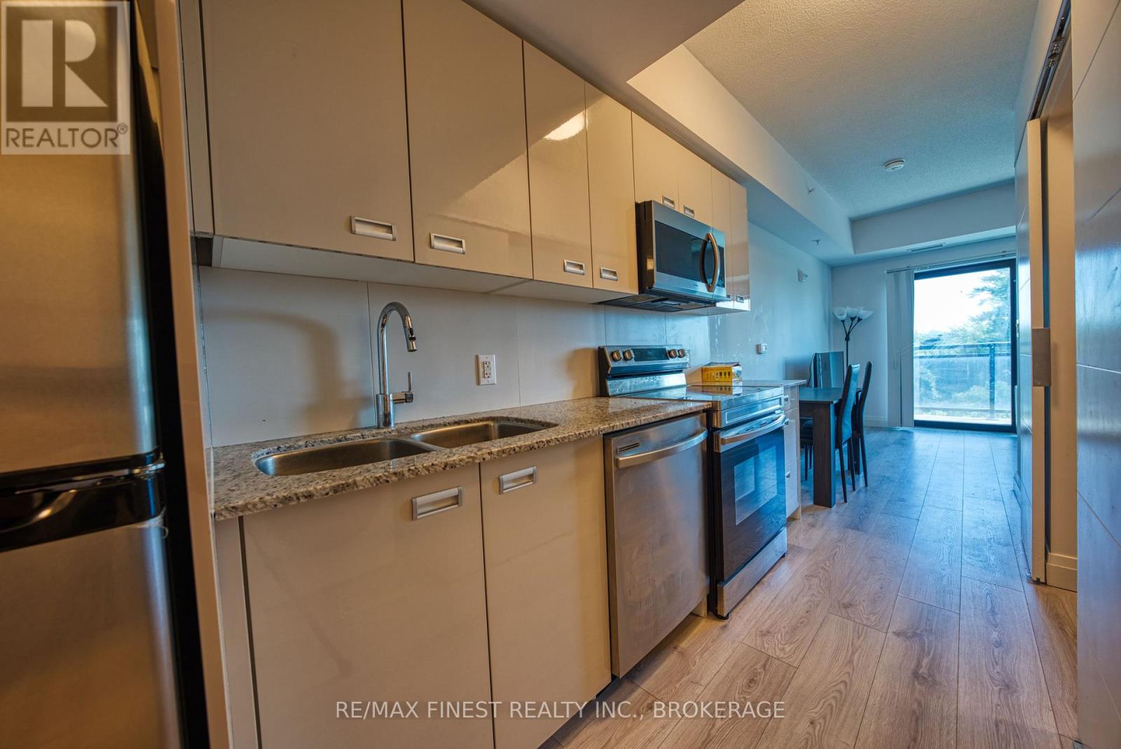 #505 652 PRINCESS STREET - Image 3