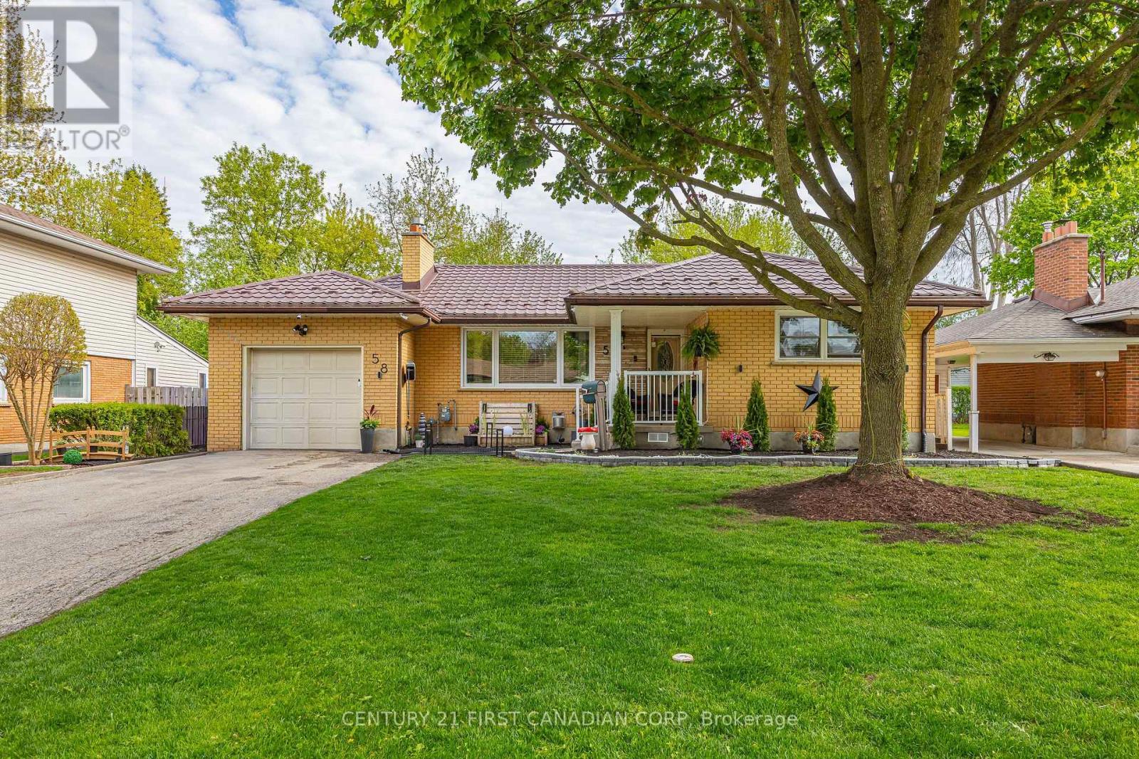 3 bedroom Single Family exterior, 58 Centre Crescent, London South (South D), Ontario