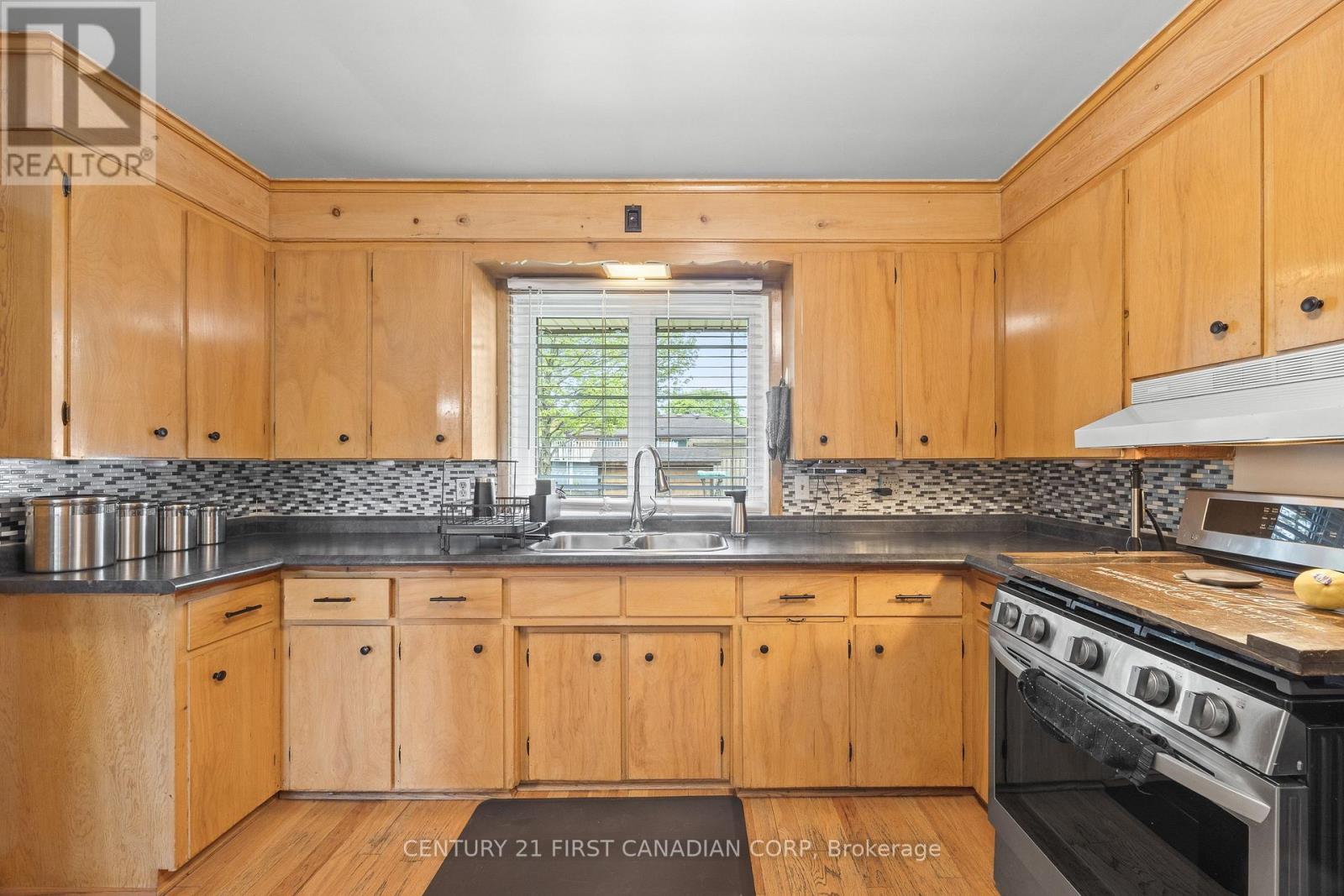 58 CENTRE CRESCENT N - Image 12