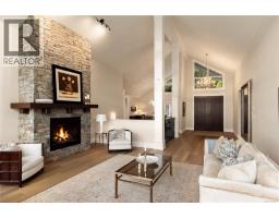 Den - 2226 Arbutus Rd, Saanich, BC V8N1V3 Photo 6