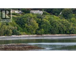 2226 Arbutus Rd, Saanich, BC V8N1V3 Photo 60