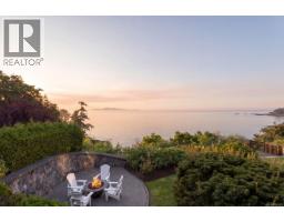 2226 Arbutus Rd, Saanich, BC V8N1V3 Photo 46