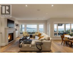 Family room - 2226 Arbutus Rd, Saanich, BC V8N1V3 Photo 19