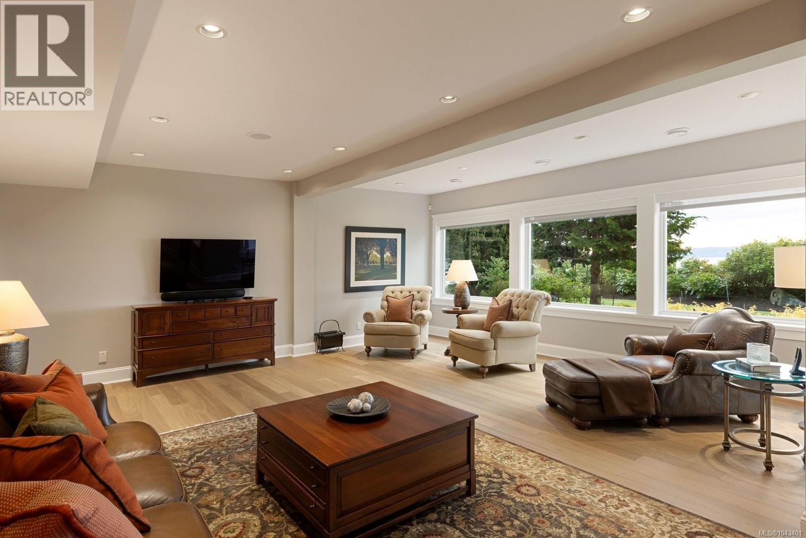2226 Arbutus Rd - Image 44