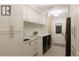 2226 Arbutus Rd, Saanich, BC V8N1V3 Photo 33