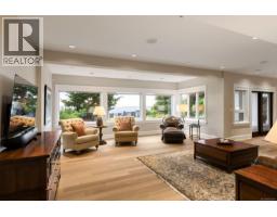 2226 Arbutus Rd, Saanich, BC V8N1V3 Photo 42