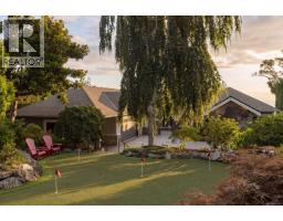 2226 Arbutus Rd, Saanich, BC V8N1V3 Photo 58