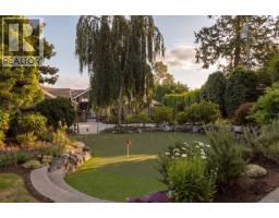 2226 Arbutus Rd, Saanich, BC V8N1V3 Photo 59