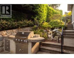 2226 Arbutus Rd, Saanich, BC V8N1V3 Photo 47
