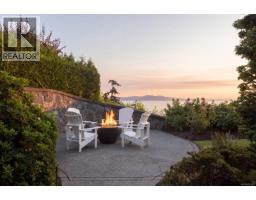 2226 Arbutus Rd, Saanich, BC V8N1V3 Photo 55