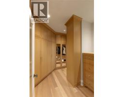 2226 Arbutus Rd, Saanich, BC V8N1V3 Photo 32