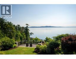 Entrance - 2226 Arbutus Rd, Saanich, BC V8N1V3 Photo 27