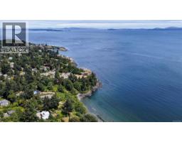 2226 Arbutus Rd, Saanich, BC V8N1V3 Photo 61