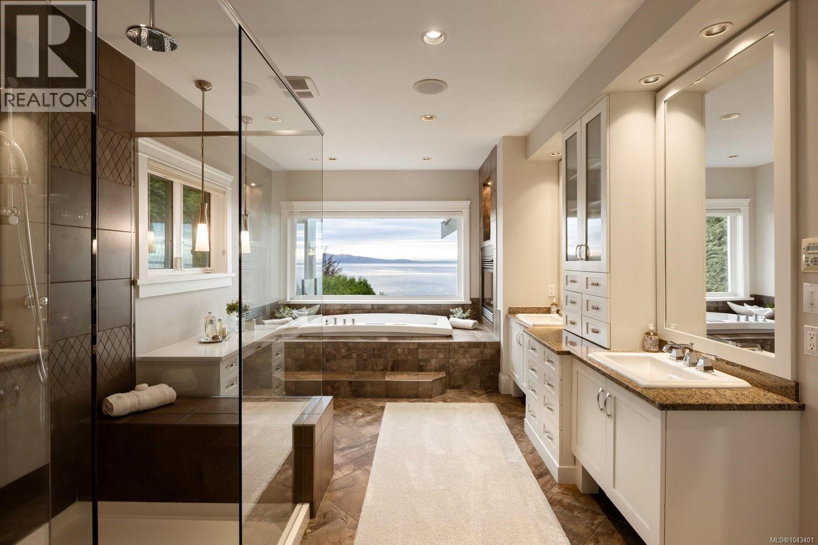 2226 Arbutus Rd - Image 29
