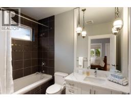 2226 Arbutus Rd, Saanich, BC V8N1V3 Photo 35