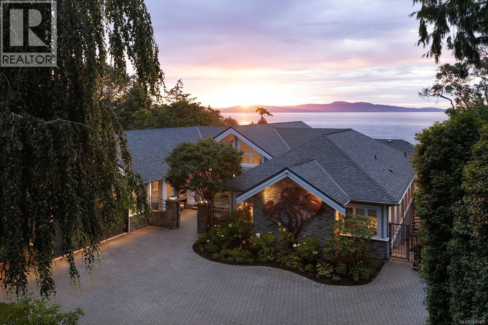 Property for sale at 2226 Arbutus Rd