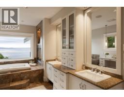 2226 Arbutus Rd, Saanich, BC V8N1V3 Photo 30