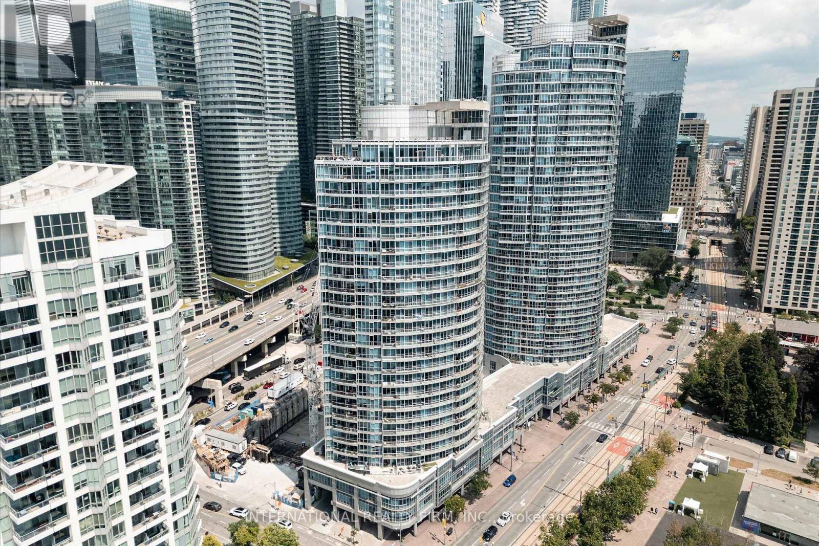 #PH4 218 QUEENS QUAY W - 5