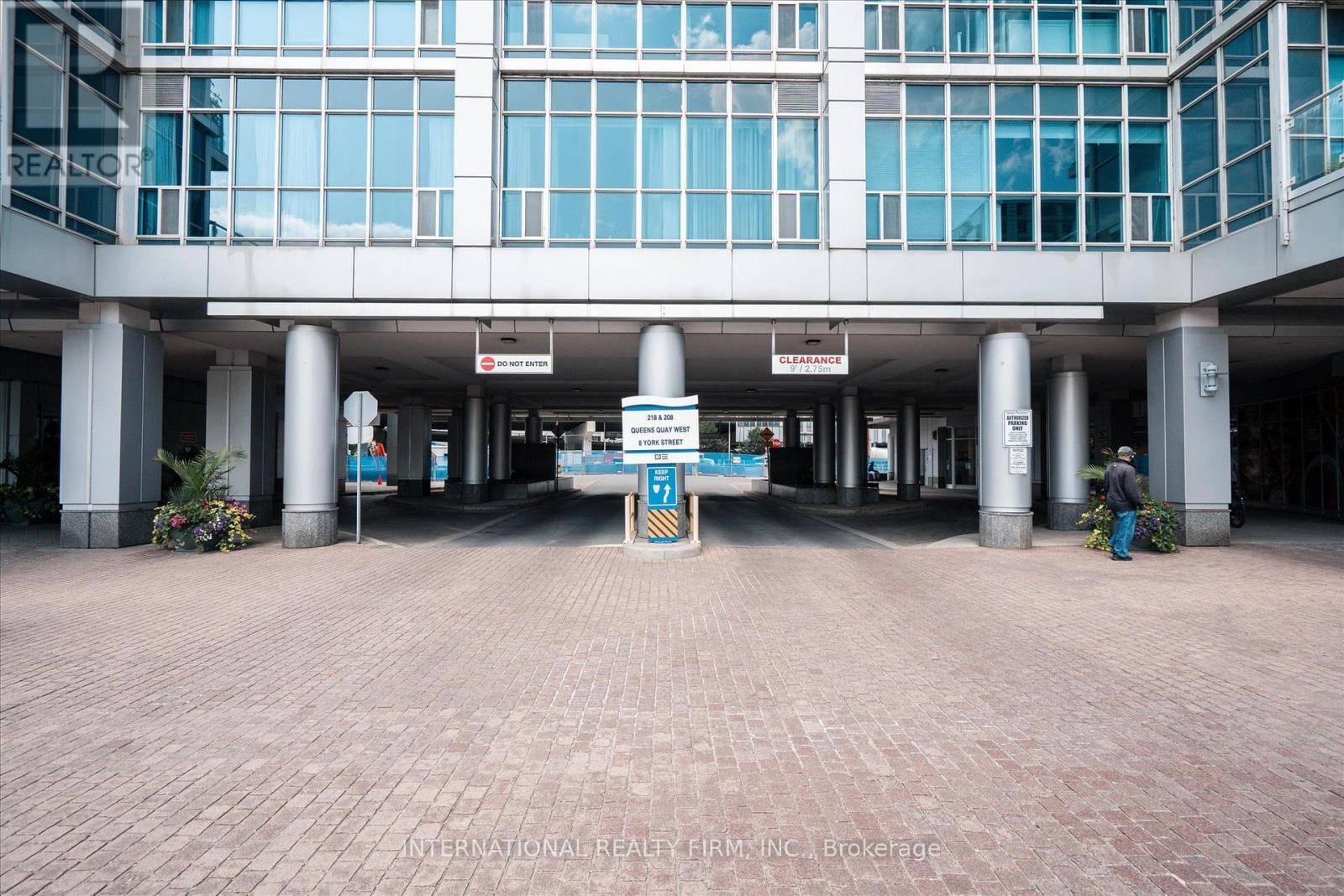 #PH4 218 QUEENS QUAY W - 6