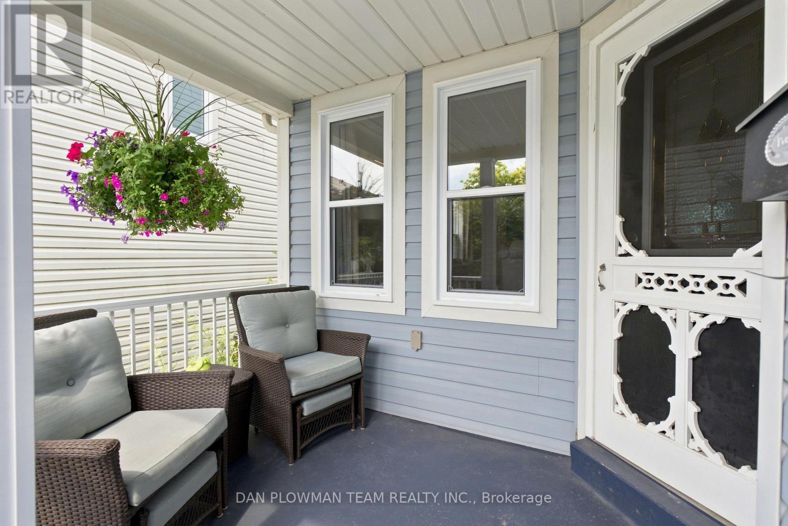 52 WELLS CRESCENT - 2