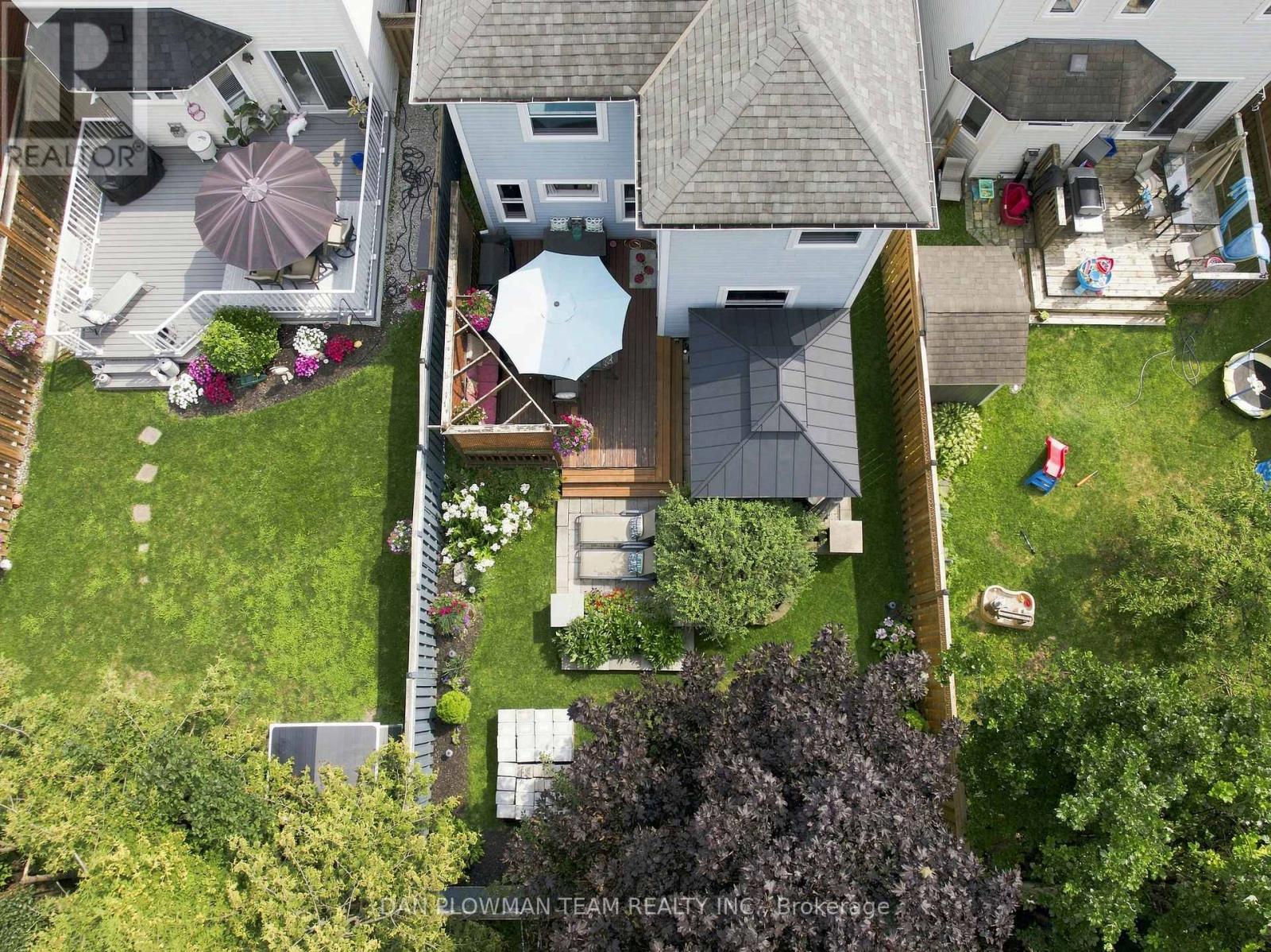 52 WELLS CRESCENT - 43