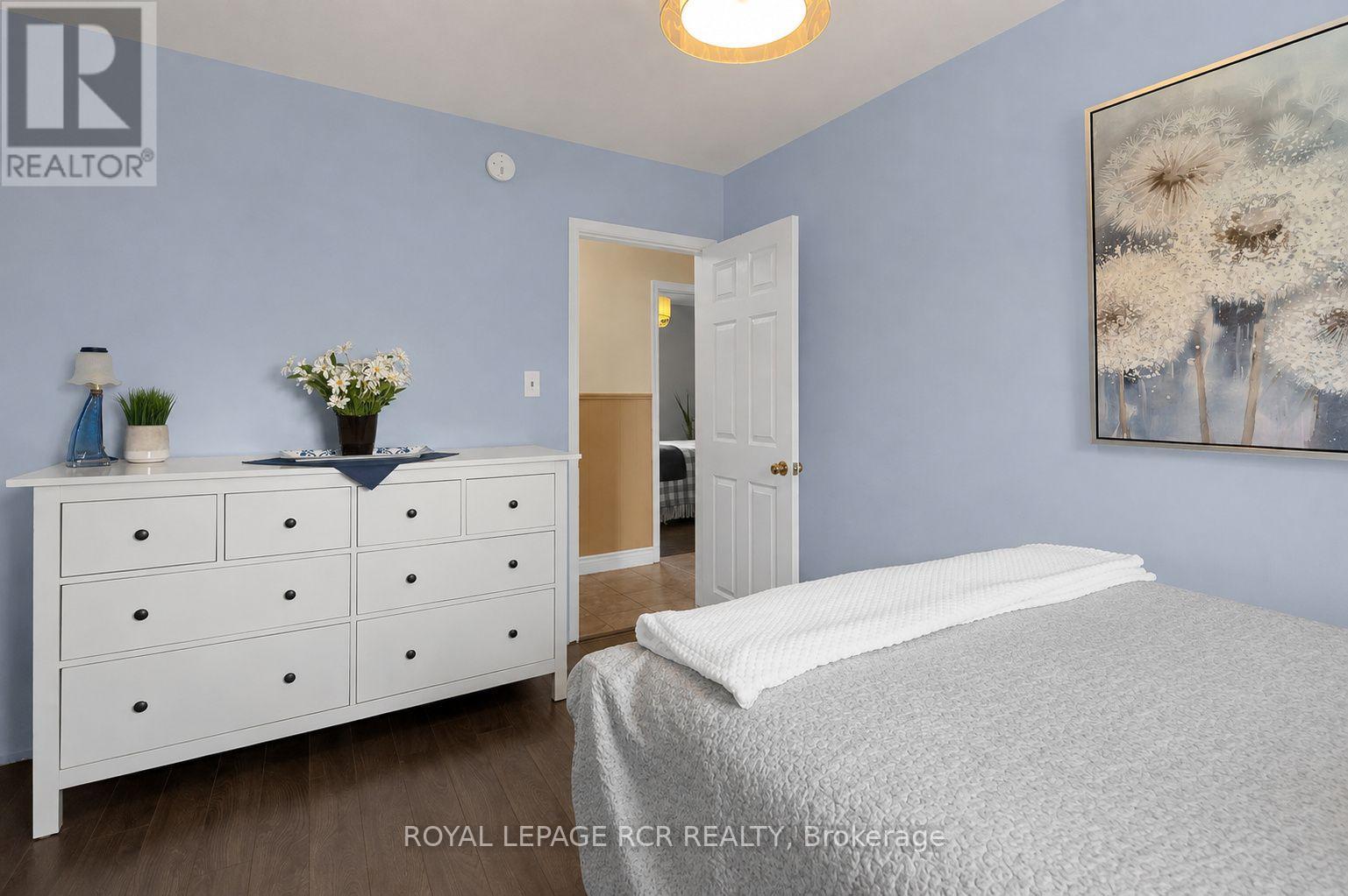 36 MAY AVENUE - 16