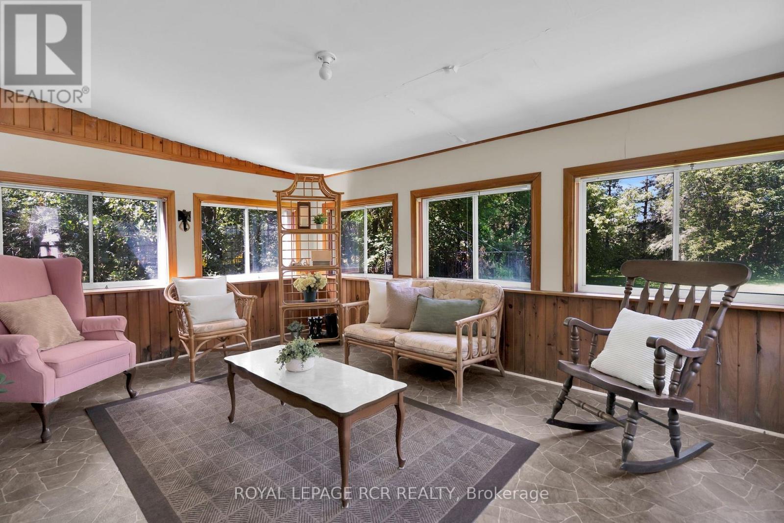 36 MAY AVENUE - Image 21
