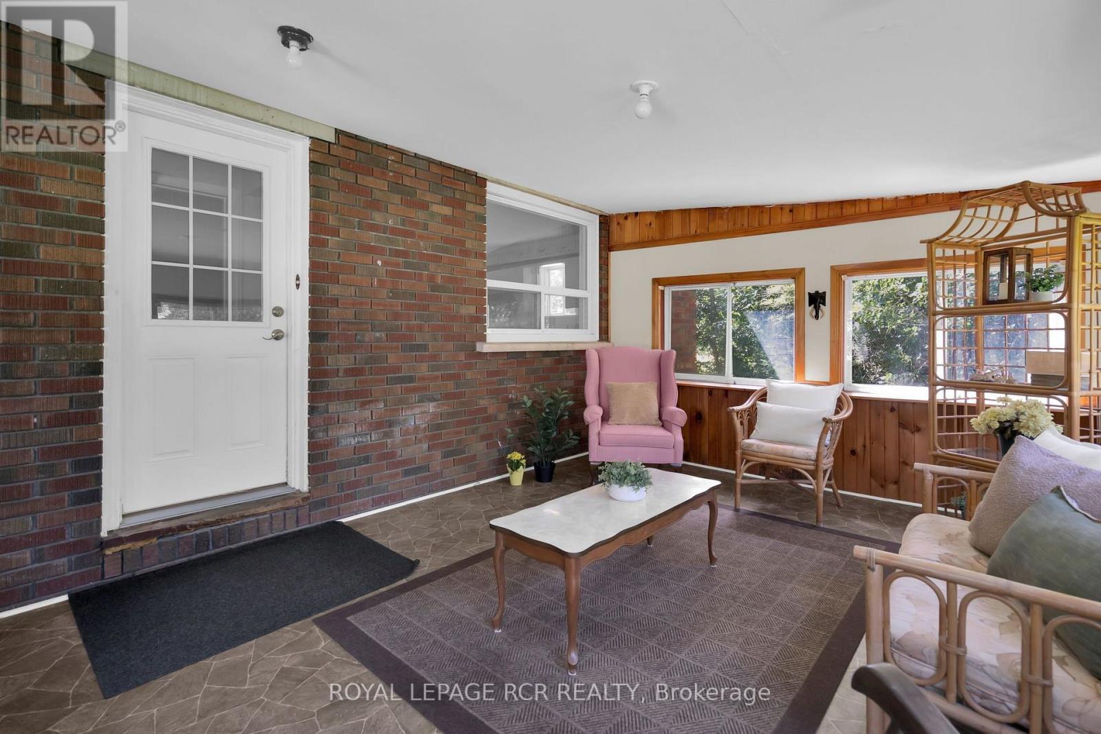 36 MAY AVENUE - 22