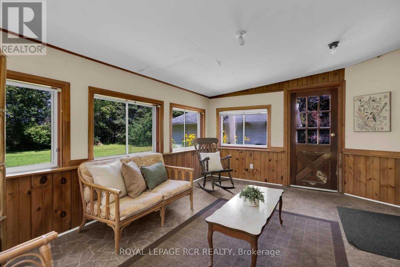 36 MAY AVENUE - Image 23