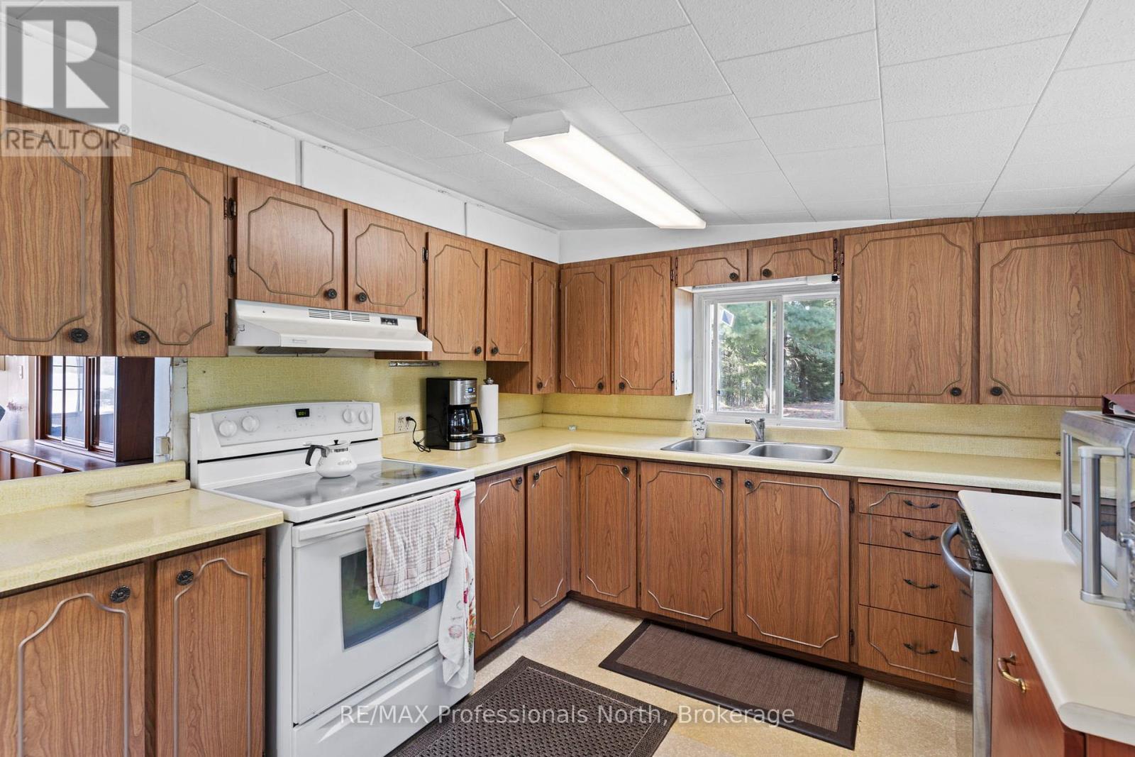 1014 LOG CABIN LANE - 12
