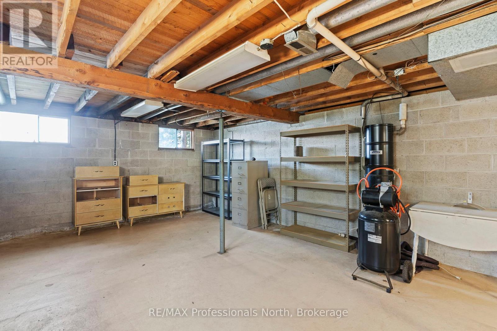 1014 LOG CABIN LANE - Image 22