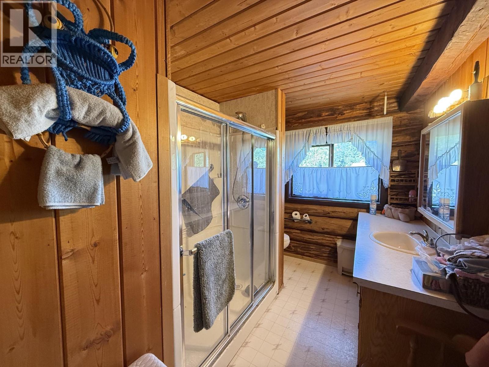 1095 ISNARDY ROAD - 6