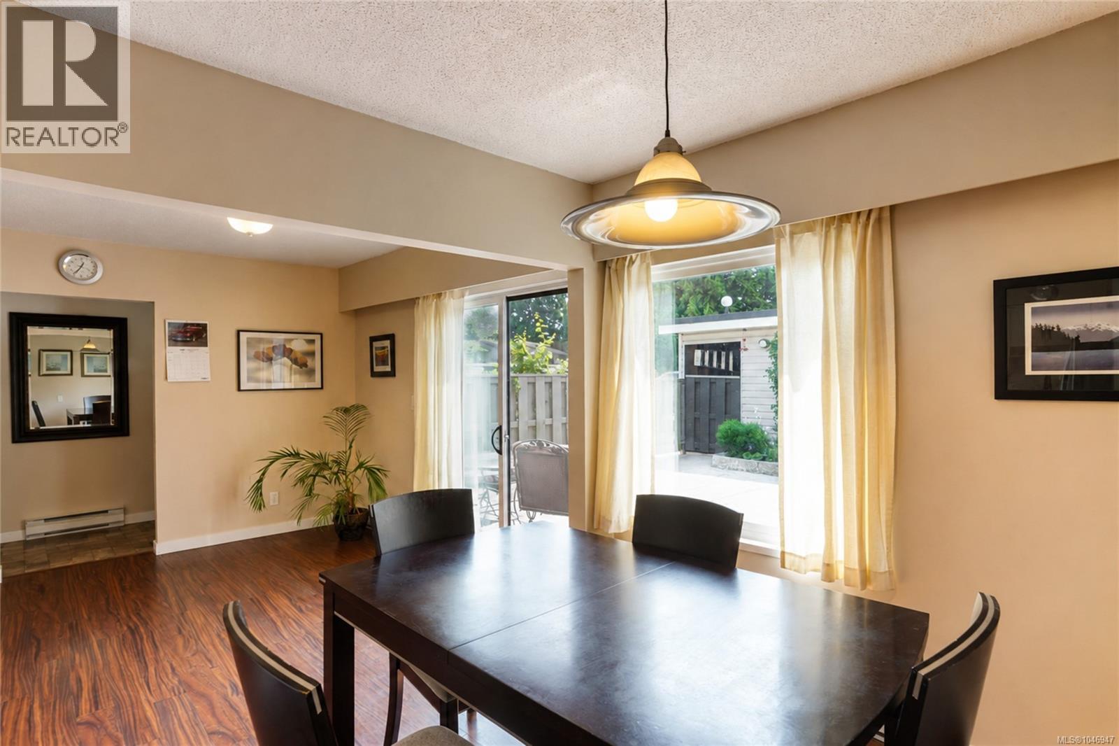 27 610 McKenzie Ave, Saanich