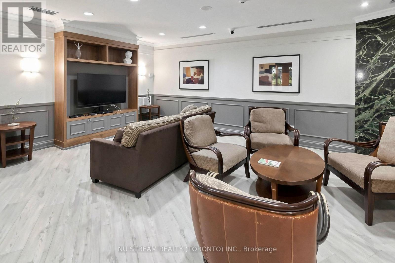 #15 123 GEORGIAN DRIVE - 38