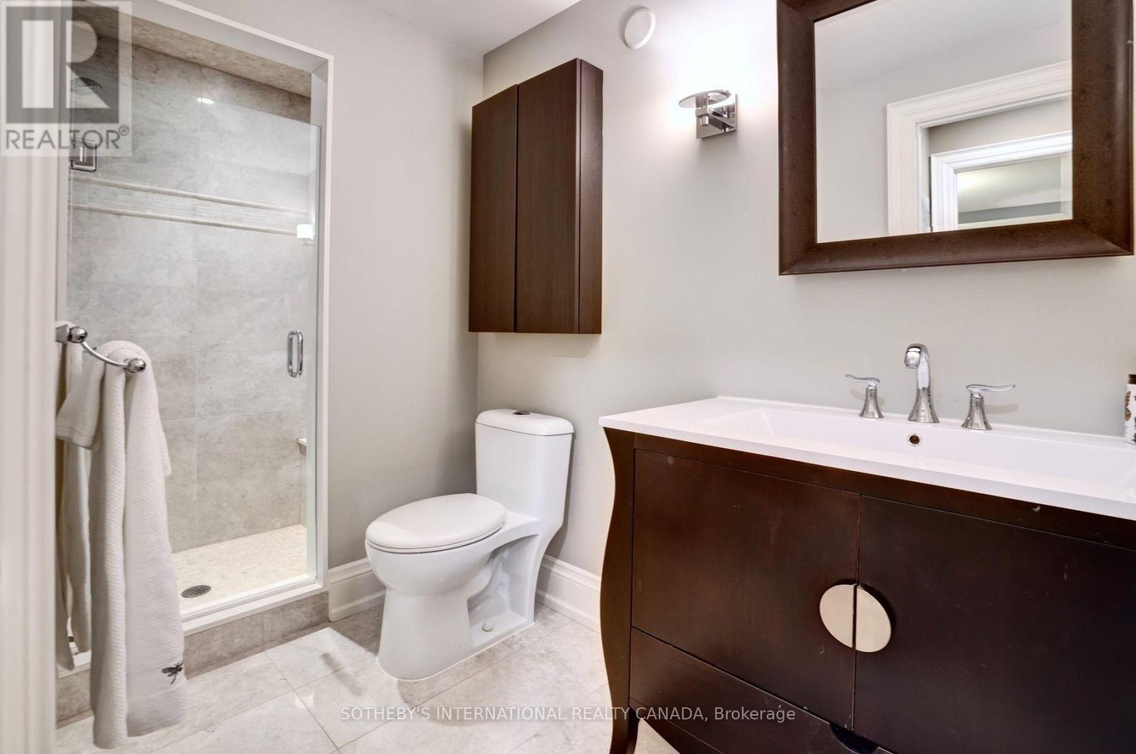 32 OAKWOOD AVENUE S - 34