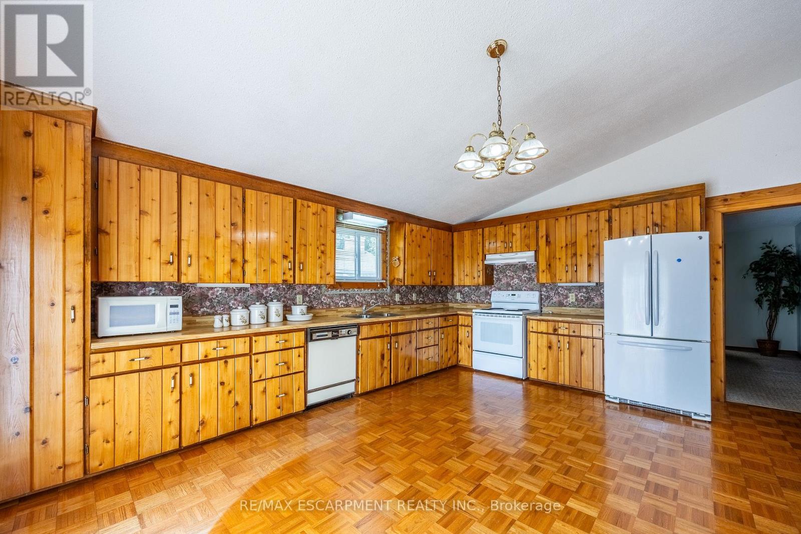 1032 MAIN STREET - Image 12
