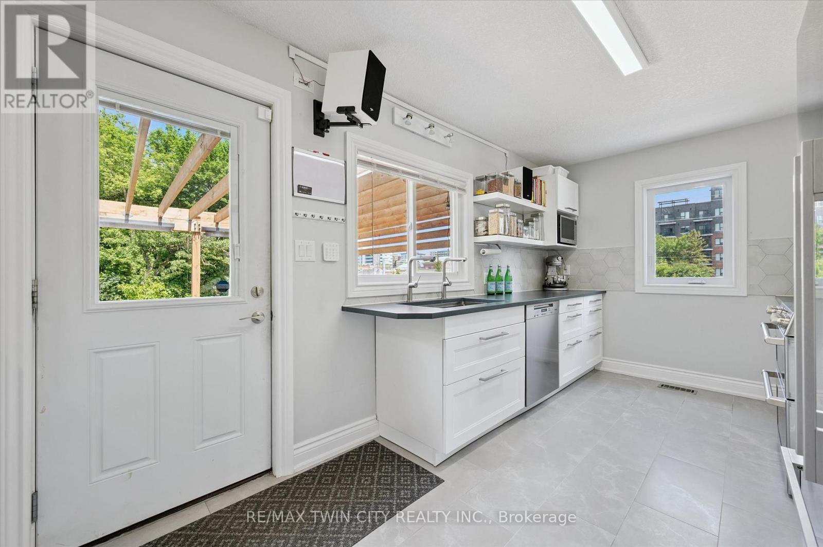 40 MADISON AVENUE S - Image 15