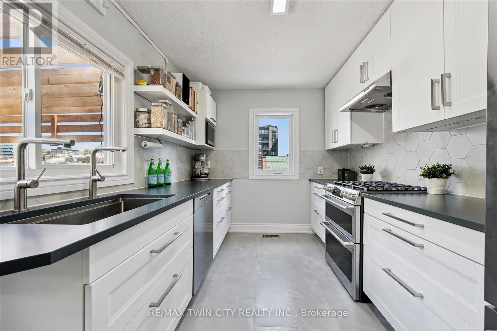 40 MADISON AVENUE S - Image 16